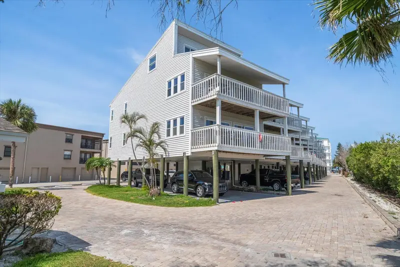 19727 Gulf Blvd #210, FL