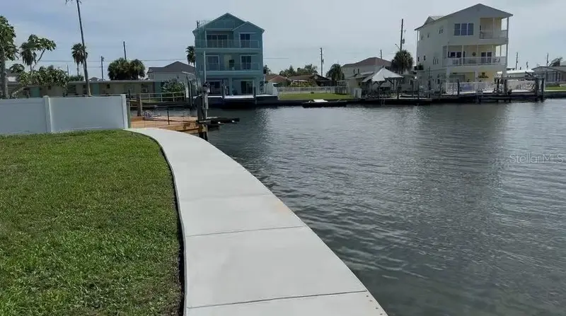 6525 Josie Ln, FL