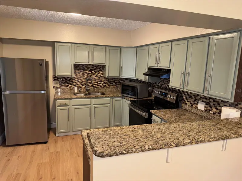 613 Carol Ter #Main, FL