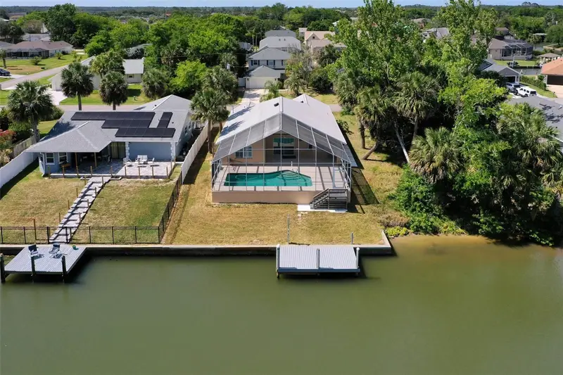 6 Crossleaf Ct E, FL