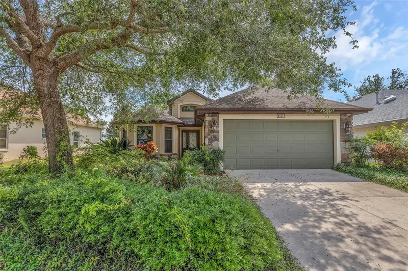 Lakes of Mount Dora pending