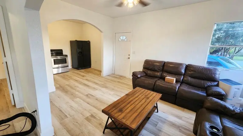 412 Bay St Nw, FL