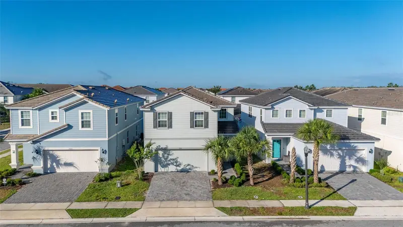 7184 Oakmoss Loop, FL