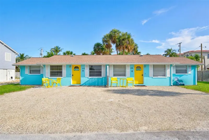 208 Peacock Ln, FL