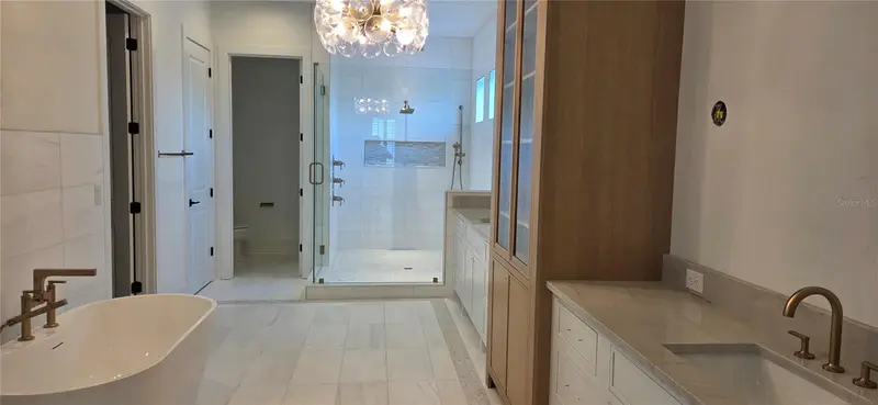 690 Geneva Pl, FL