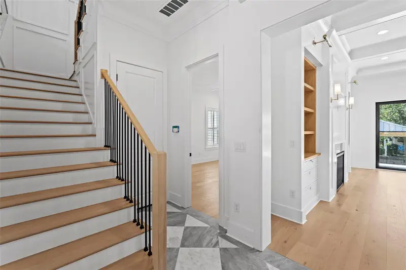 690 Geneva Pl, FL