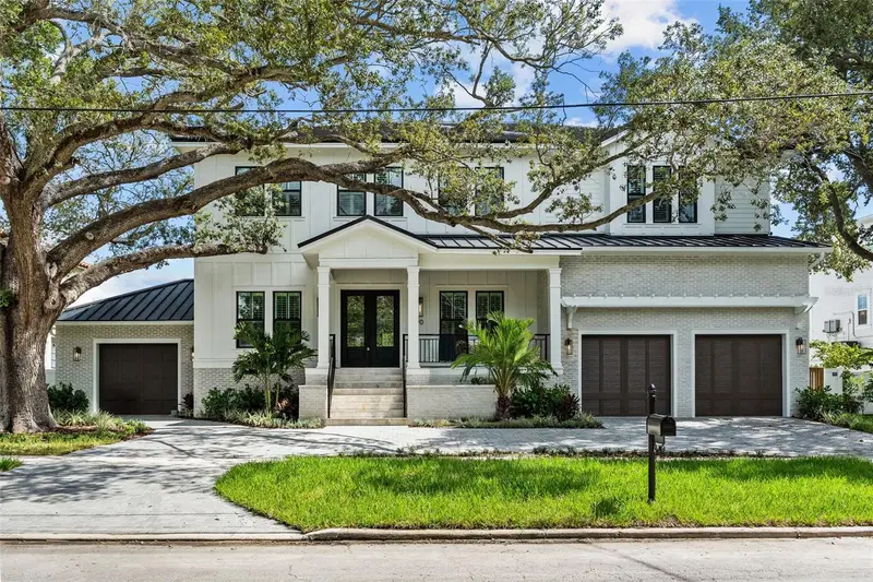 690 Geneva Pl, FL