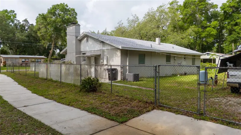 715 Ballard St, FL