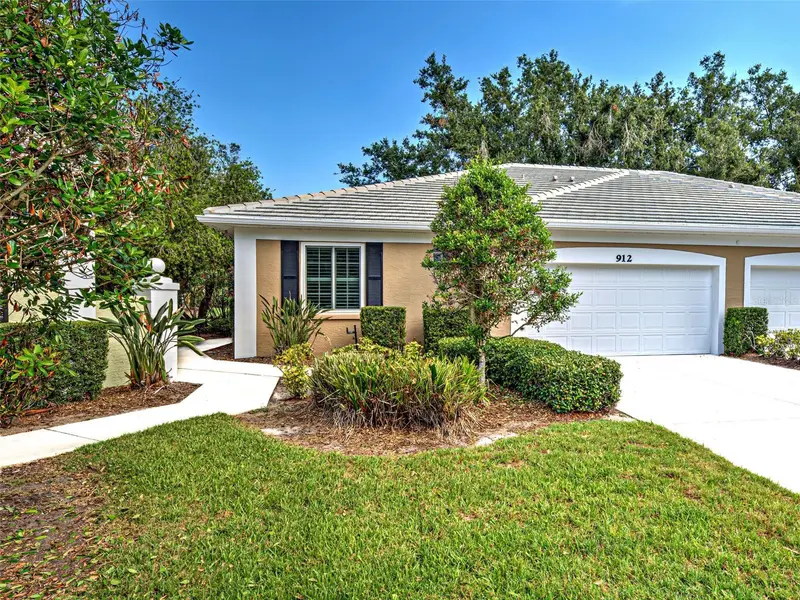 912 Barclay Ct, FL