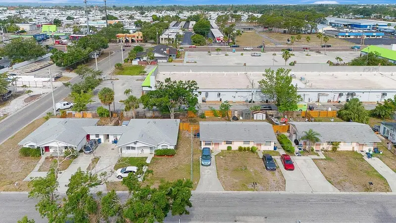 6520/6522 12th St W, FL