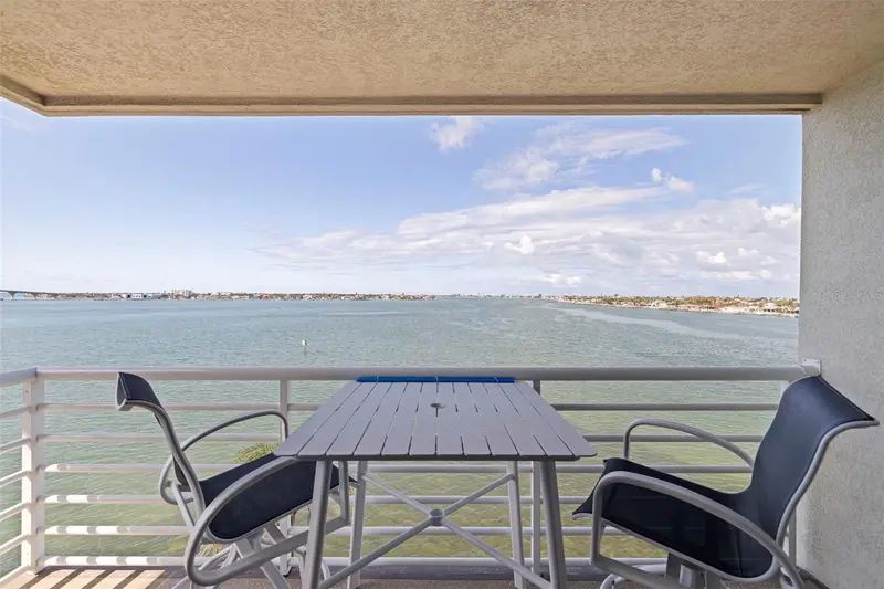 6105 Bahia Del Mar Cir #683, FL