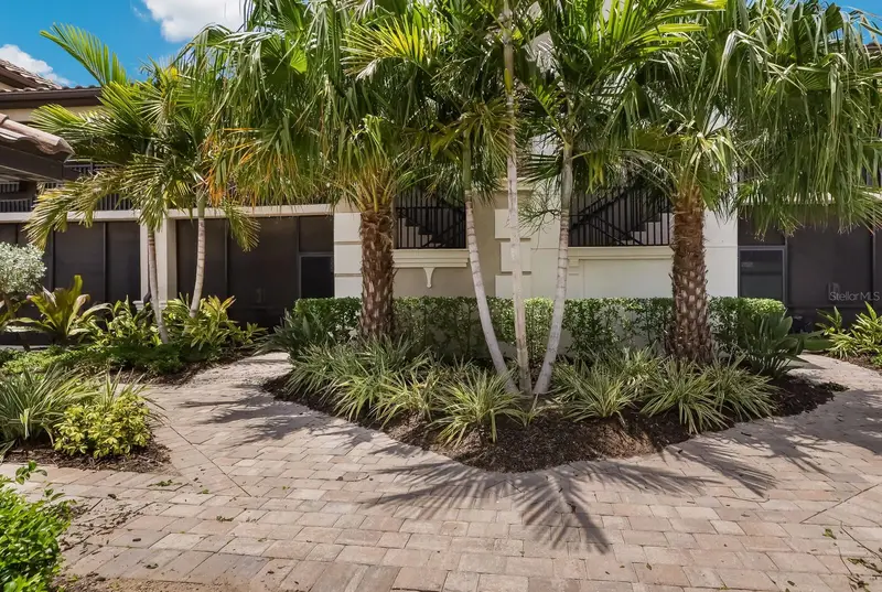5557 Palmer Cir #202, FL