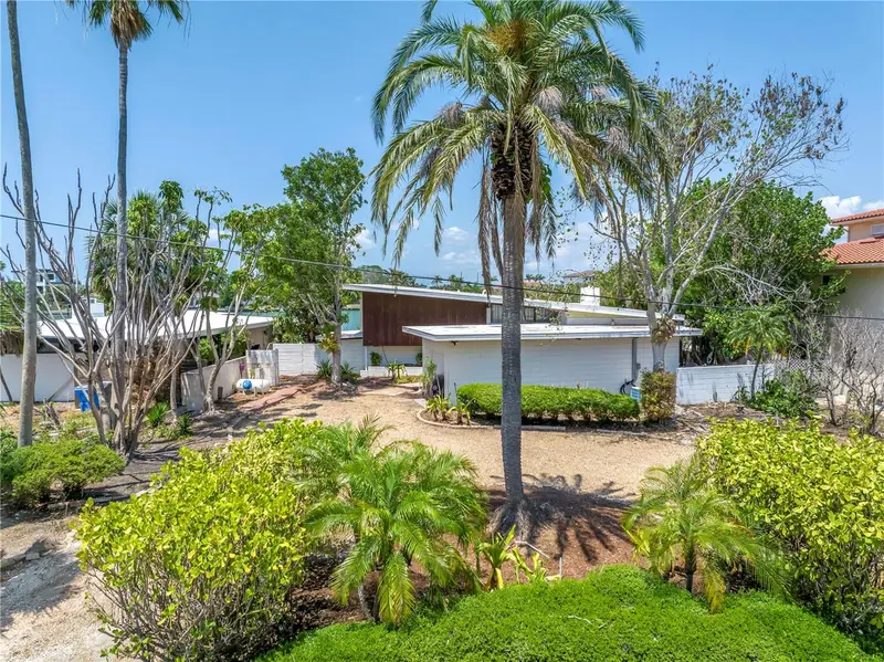 31 Dolphin Dr, FL