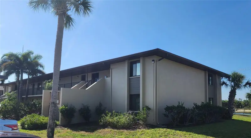 4056 Oakview Dr #E10, FL