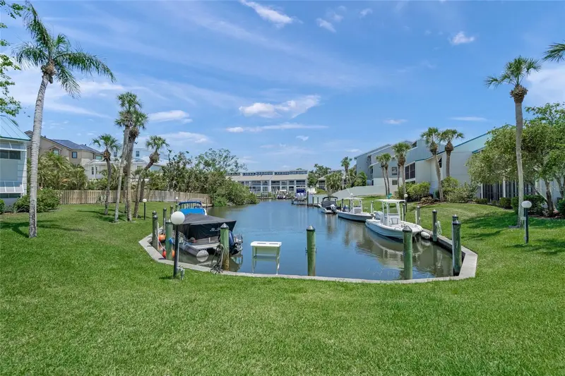 5681 Midnight Pass Rd #104, FL
