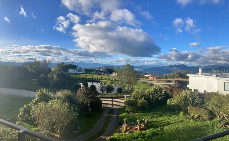 16 Vereda Yerbabuena, OC