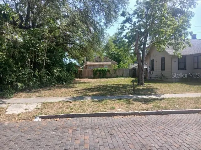 930 James Ave S, FL