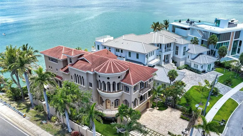290 N Washington Dr, FL