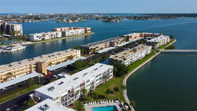 7465 Bay Island Dr S #213, FL