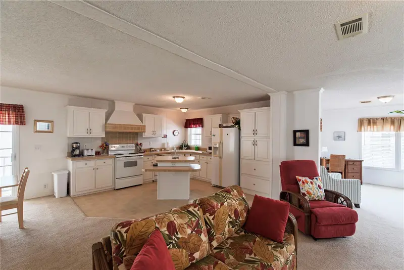 36 Freeman Ave, FL