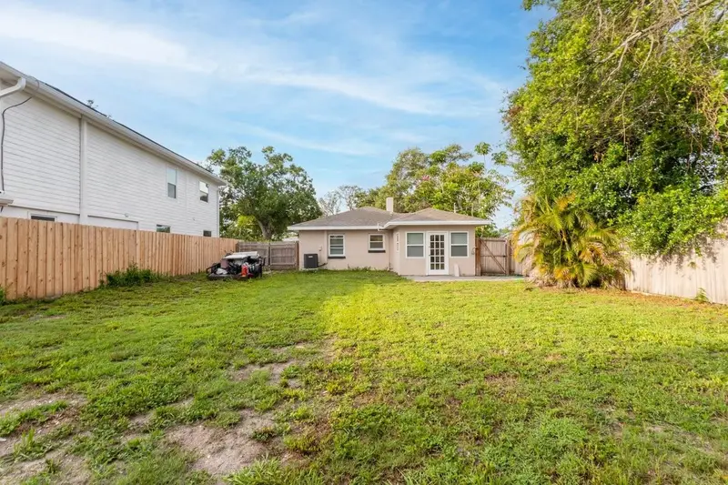 4611 17th Ave N, FL