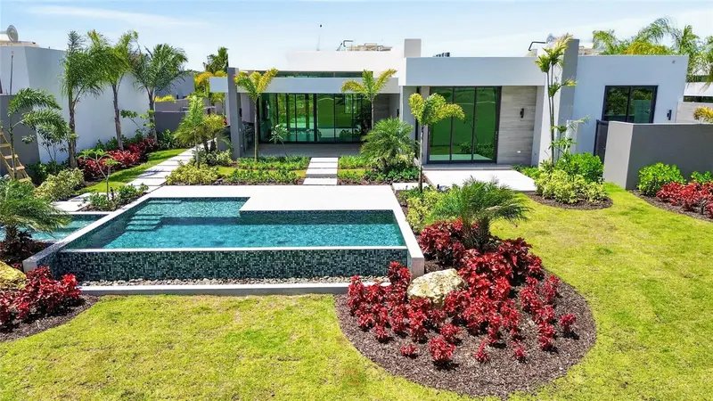 The Isles, #55 Lakefront Home,, PR