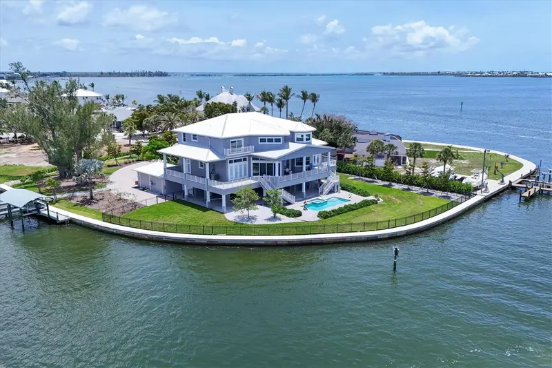 565 Green Dolphin Dr S, FL