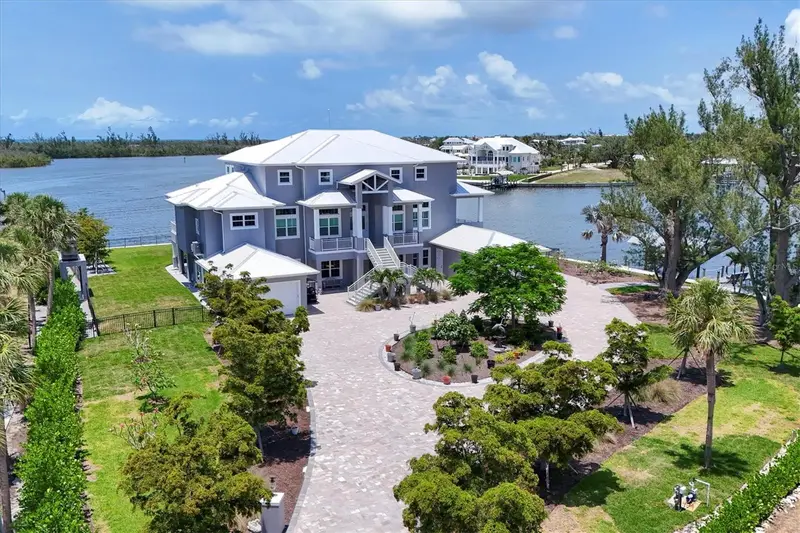 565 Green Dolphin Dr S, FL