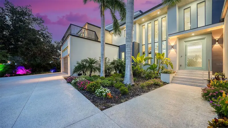 1607 Flower Dr, FL