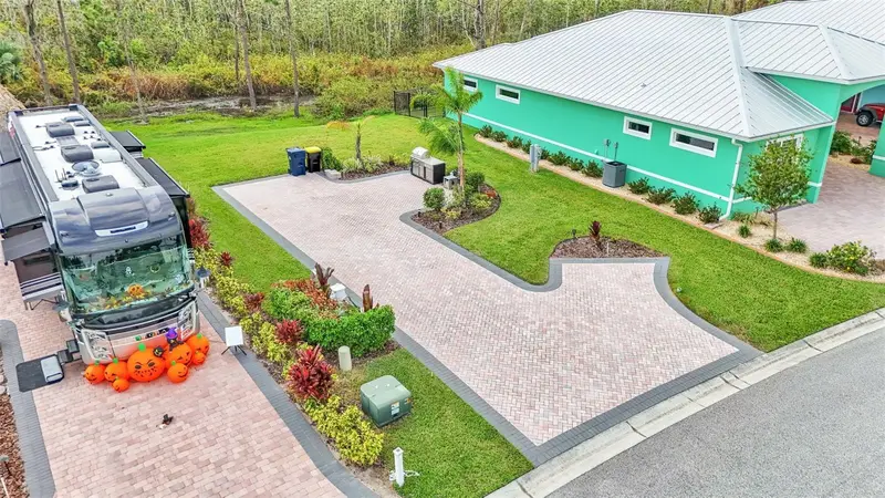 3240 Fish Hawk Dr, FL