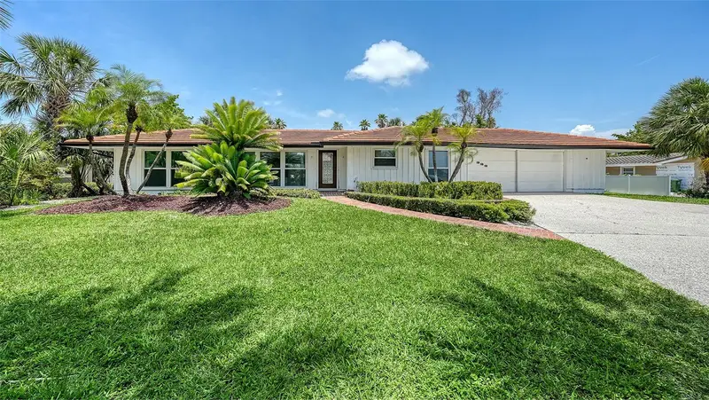 223 Seagull Ln, FL