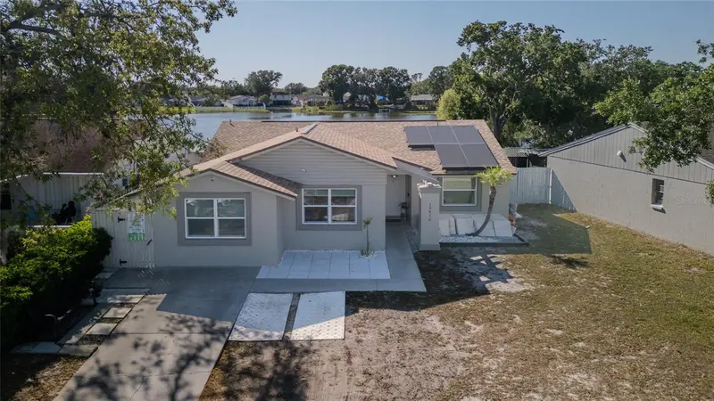 12416 Queensland Ln, FL