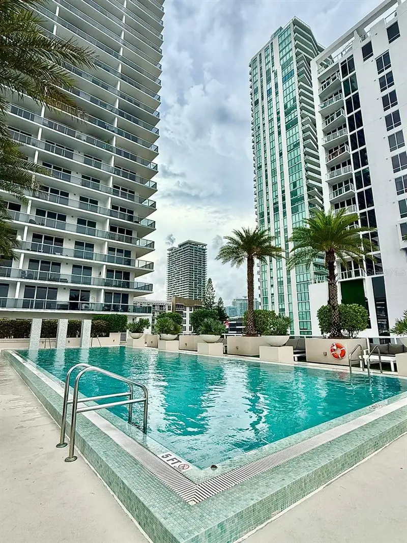 600 Ne 27th St #604, FL