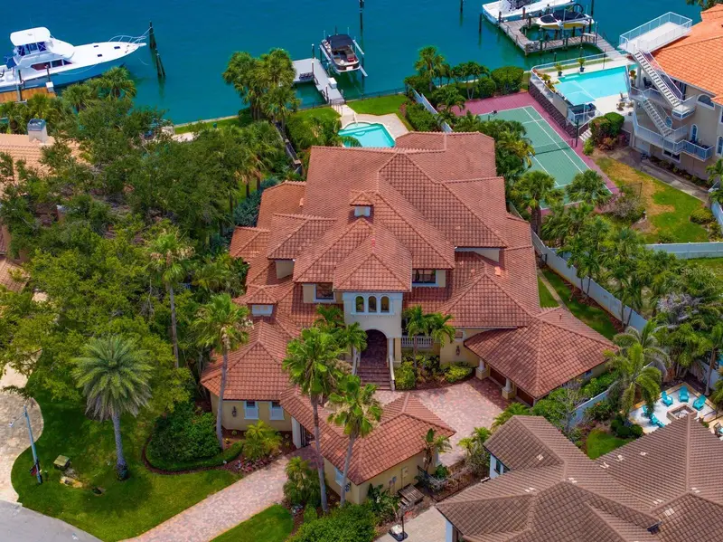 841 Ponce De Leon Dr, FL