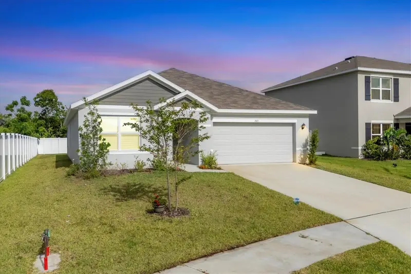 2105 Grand Flora Trl, FL