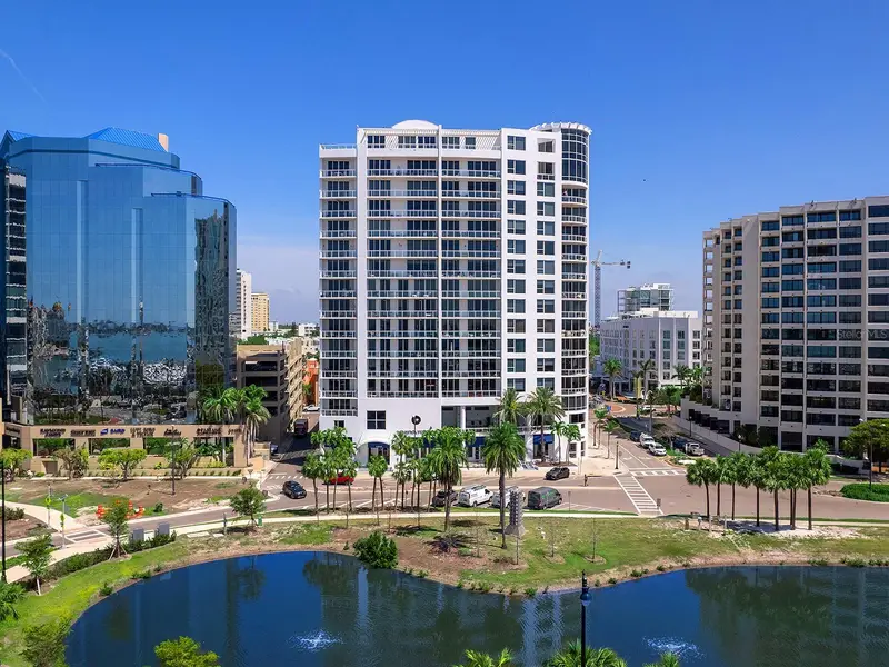1233 N Gulfstream Ave #401, FL