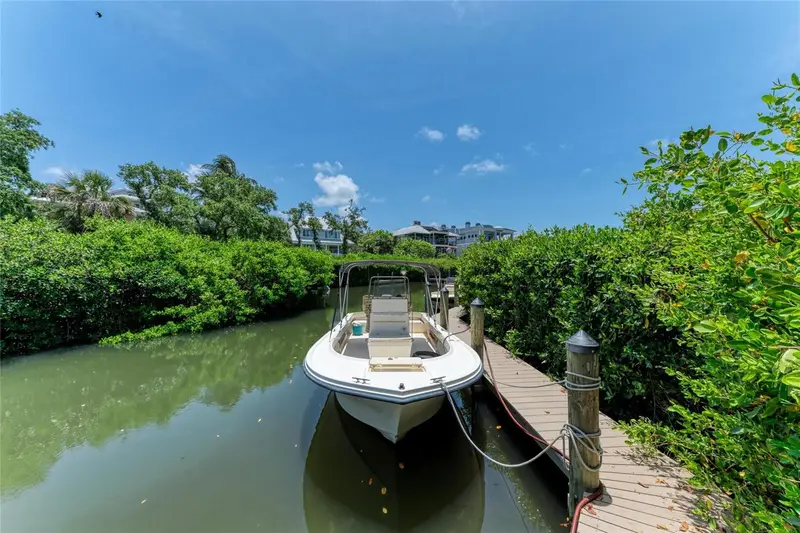 8963 Fishermens Bay Dr, FL