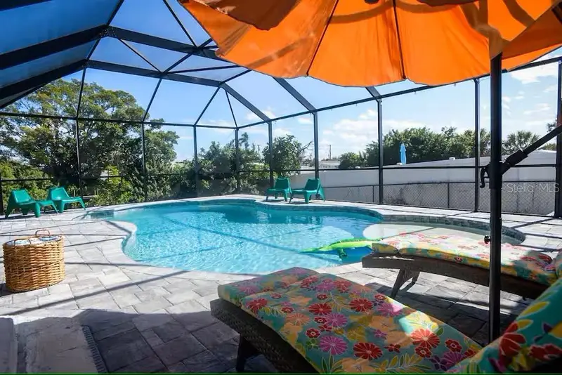 831 Palmetto Dr Ne, FL