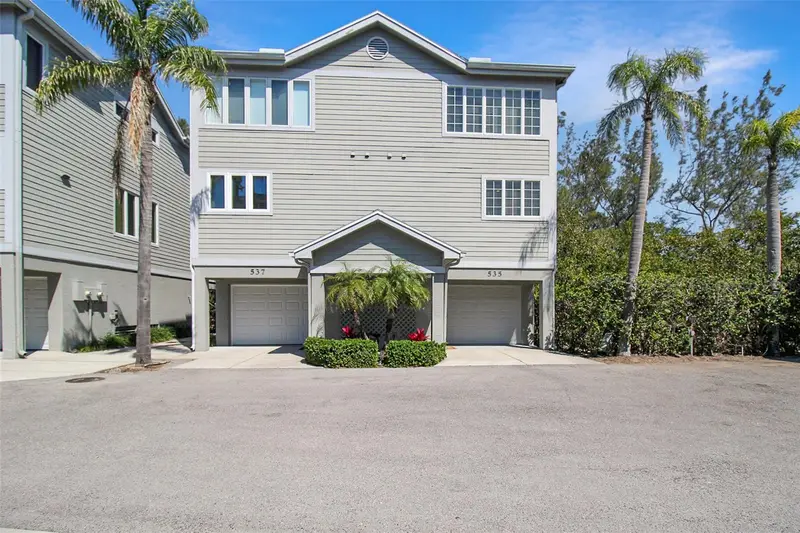 535 Forest Way, FL
