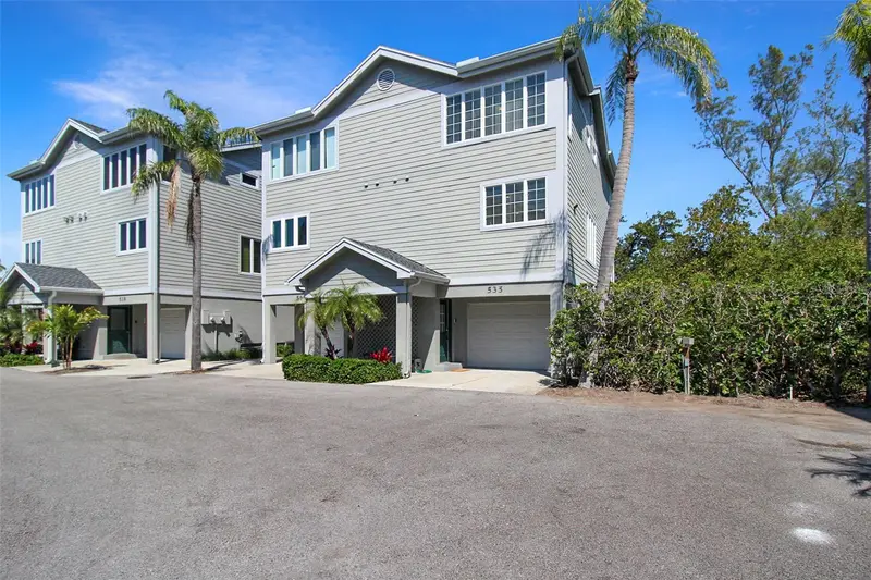 535 Forest Way, FL