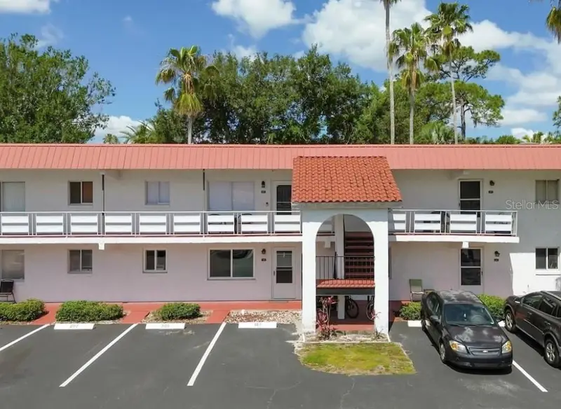 1100 Martinique Dr #203, FL