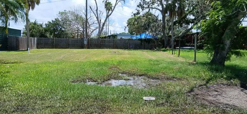 6828 Edgewater Dr, FL