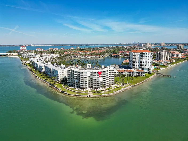 6105 Bahia Del Mar Cir #682, FL
