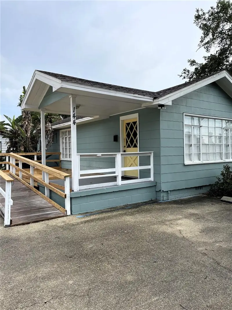 144 Avenue B Sw, FL