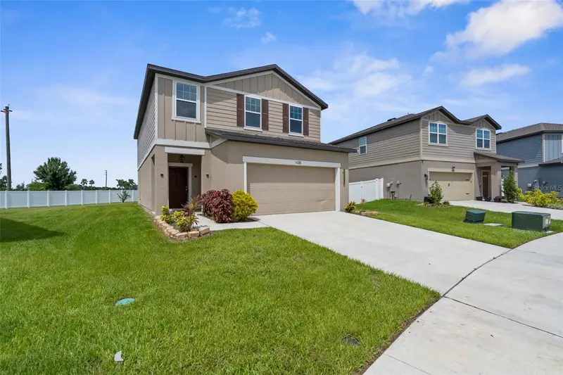 1038 Kelly Fern Loop, FL