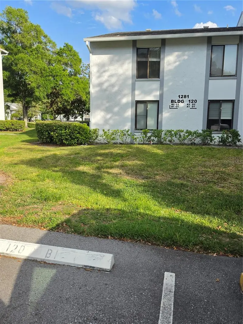 1281 Pine Ridge Cir E #B1, FL
