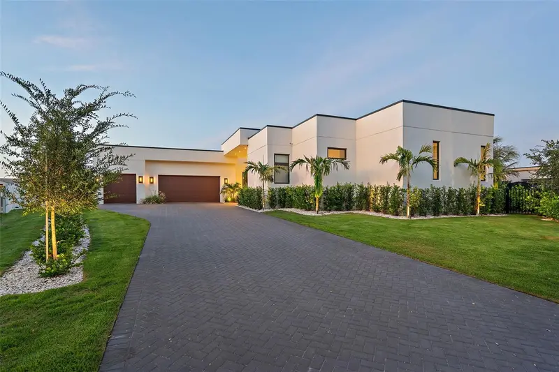 501 Barcelona Dr, FL