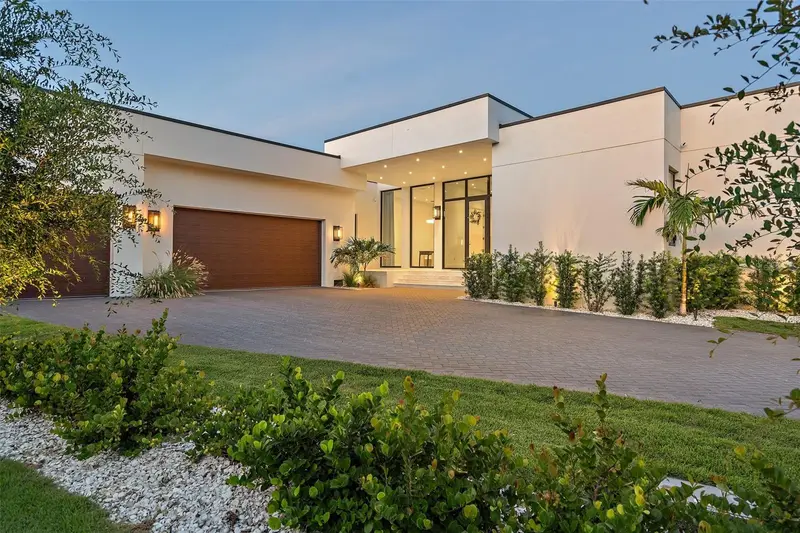 501 Barcelona Dr, FL
