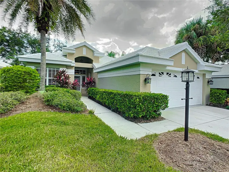 539 Fallbrook Dr, FL