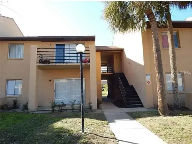 5220 Via Hacienda #212, FL